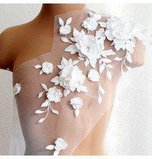 01/04 Розы  белые. Объемное вышитое кружево на белом фатине